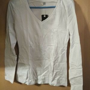 Ladies white v neck pullover lg sleeve